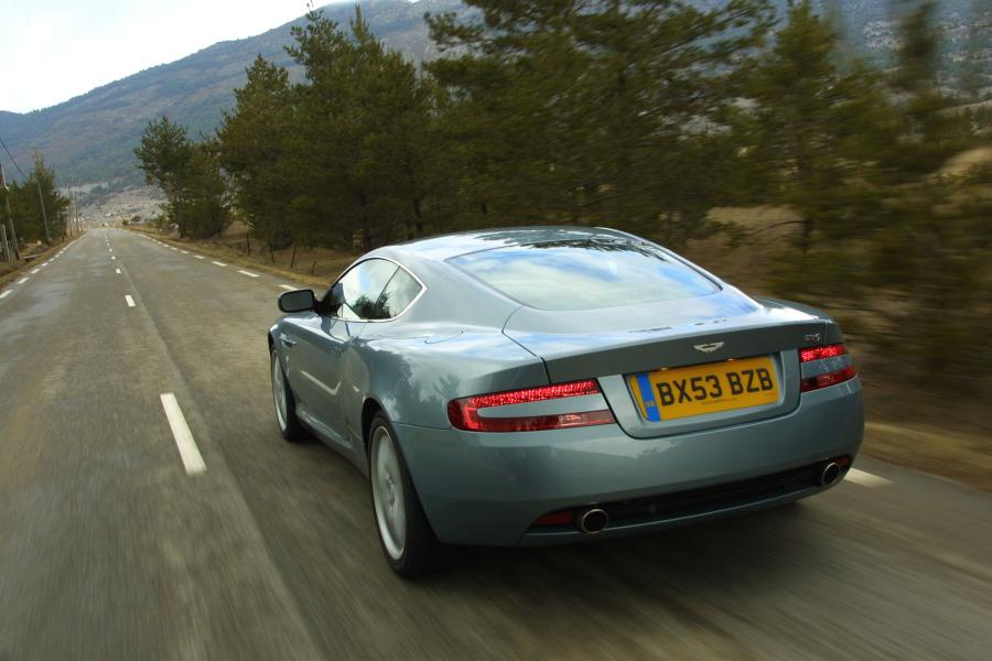  Aston Martin DB9 2004 года  (UK) (фото 11 из 24)